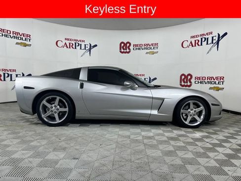 Used 2007 Chevrolet Corvette Coupe w/ Preferred Equipment Group RWD image 9