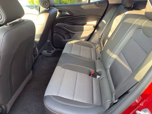 Used 2025 Chevrolet Trax LT FWD image 21