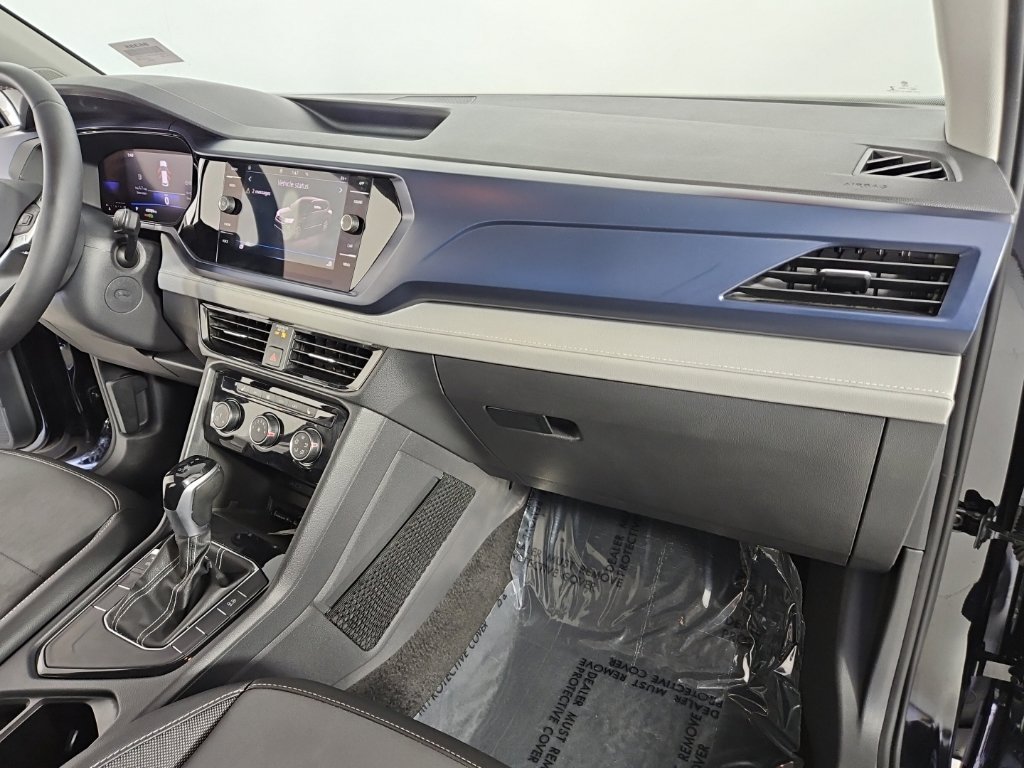 Certified 2023 Volkswagen Taos SE FWD image 14