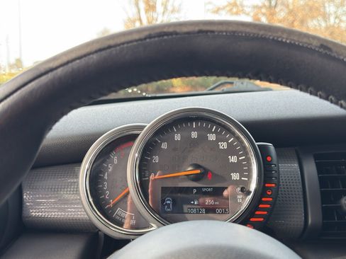 Used 2017 MINI Cooper 4-Door Hardtop image 19