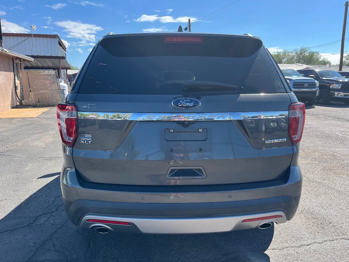 Used 2016 Ford Explorer XLT w/ Equipment Group 202A FWD image 4