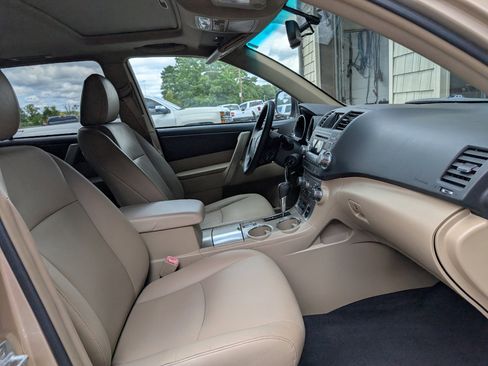 Used 2011 Toyota Highlander 2WD image 19