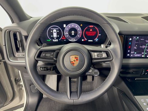 Certified 2024 Porsche Cayenne AWD/4WD image 10