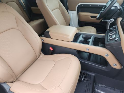 Certified 2025 Land Rover Defender 90 S image 17