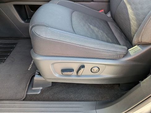 Used 2024 Nissan Pathfinder SV image 16