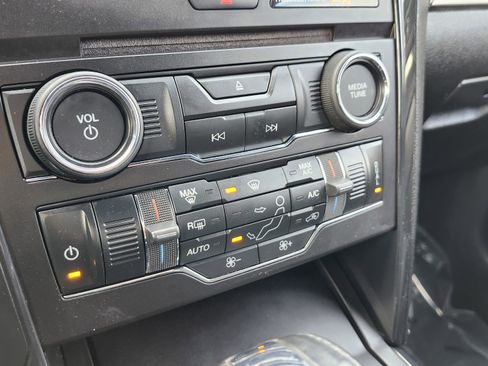 Used 2018 Ford Explorer XLT w/ Equipment Group 201A image 33