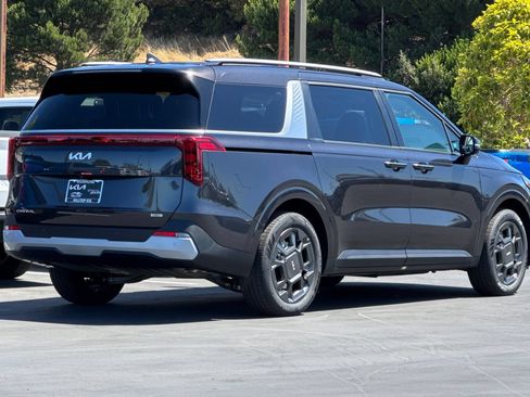 New 2026 Kia Carnival EX FWD image 4