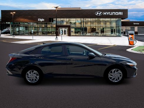 Certified 2026 Hyundai Elantra Hybrid FWD image 9