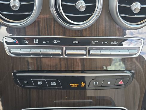 Used 2022 Mercedes-Benz GLC 300 GLC 300 image 26