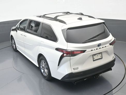 Used 2021 Toyota Sienna XLE image 53