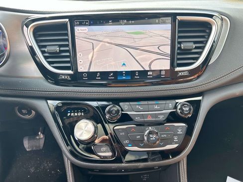 New 2026 Chrysler Pacifica Pinnacle image 13