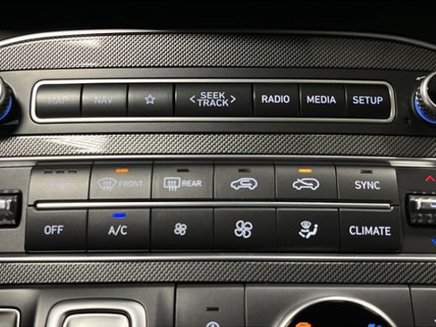Used 2023 Hyundai Santa Fe SEL w/ Premium Package AWD/4WD image 18