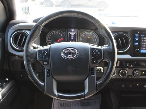Used 2018 Toyota Tacoma TRD Off-Road w/ Technology Package AWD/4WD image 25