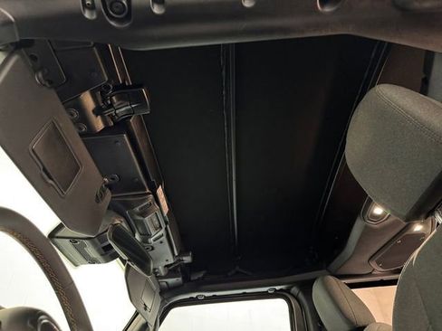 Used 2024 Jeep Wrangler Sport S image 12