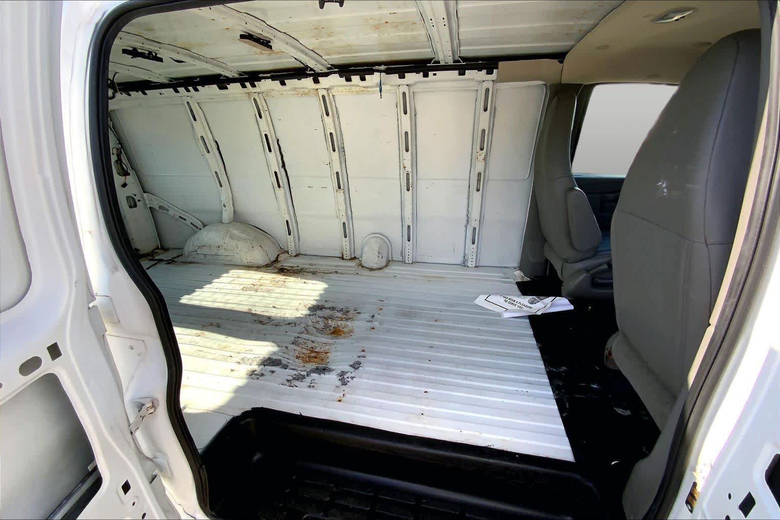 Used 2019 Chevrolet Express 2500 Extended RWD image 17