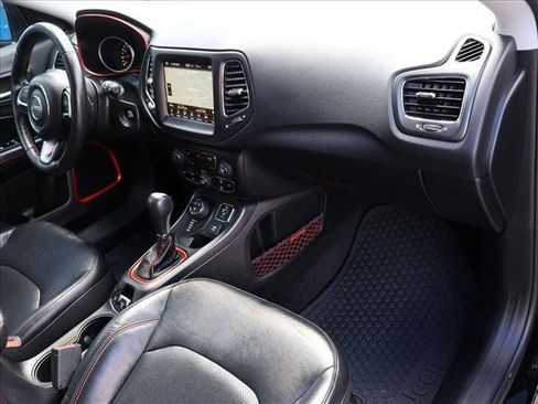 Used 2018 Jeep Compass Trailhawk w/ Leather Interior Group AWD/4WD image 29