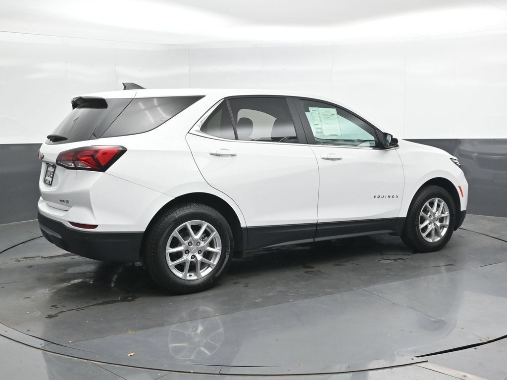 Used 2023 Chevrolet Equinox LT w/ Driver Convenience Package AWD/4WD image 2