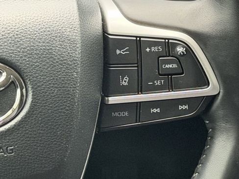 Certified 2025 Toyota Highlander LE image 17