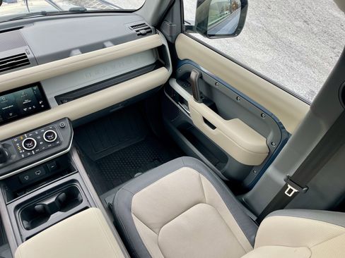 Certified 2024 Land Rover Defender 110 X-Dynamic SE image 18