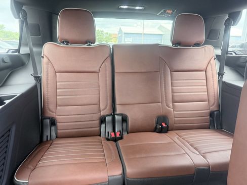 Used 2023 GMC Yukon Denali Ultimate AWD/4WD image 16