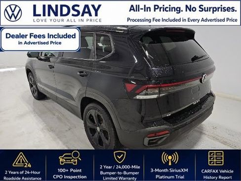 Used 2025 Volkswagen Taos SE AWD/4WD image 3