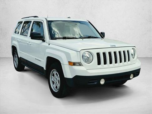 Used 2016 Jeep Patriot Sport w/ Power Value Group FWD image 3