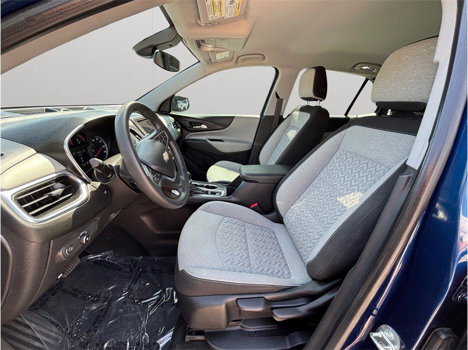 Used 2023 Chevrolet Equinox LS FWD image 2