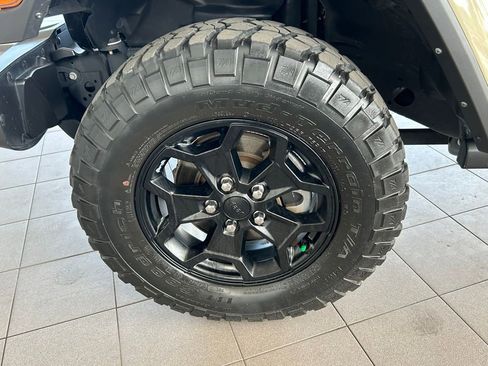 Used 2022 Jeep Gladiator Sport image 29