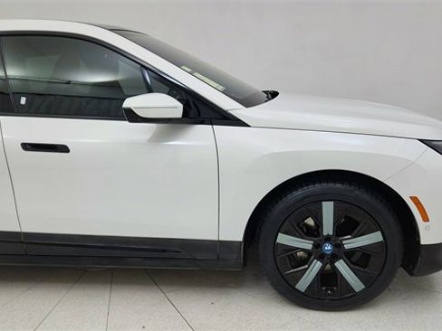 Used 2022 BMW iX xDrive50 w/ Premium Package image 7