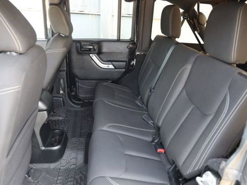 Used 2016 Jeep Wrangler Unlimited Rubicon w/ Connectivity Group AWD/4WD image 12