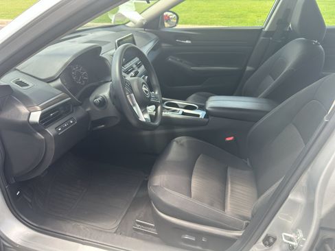 Used 2024 Nissan Altima 2.5 SV FWD image 24