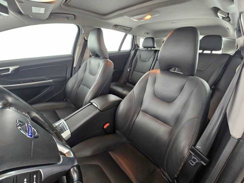 Used 2016 Volvo V60 T5 Platinum image 21