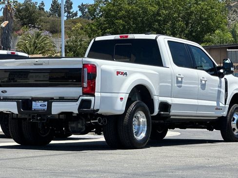 New 2026 Ford F350 Platinum w/ FX4 Off-Road Package AWD/4WD image 3