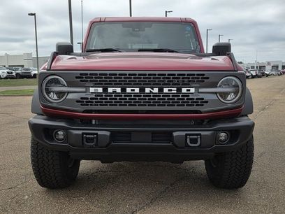 New 2025 Ford Bronco Badlands w/ Sasquatch Package