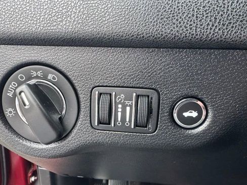 Used 2018 Chrysler 300 Touring w/ Sport Appearance Package image 16