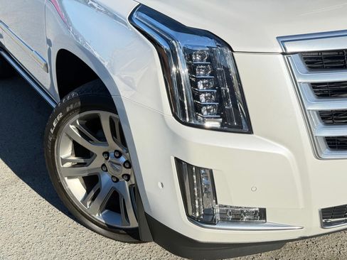 Used 2019 Cadillac Escalade Premium Luxury image 3
