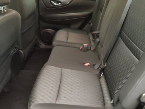 Used 2018 Nissan Rogue SV FWD image 18