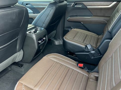 New 2026 GMC Acadia Denali Ultimate image 9