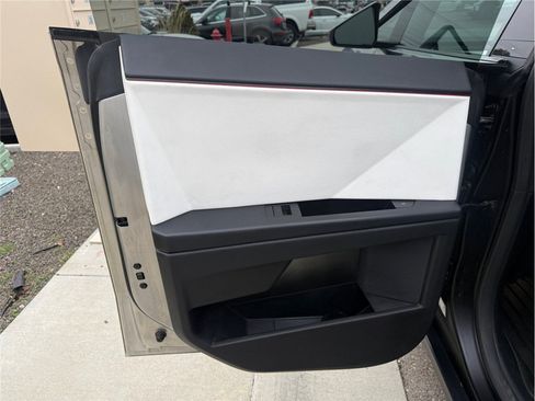 Used 2024 Tesla Cybertruck AWD Crew Cab image 30