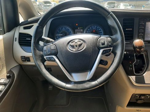 Used 2020 Toyota Sienna XLE AWD/4WD image 16
