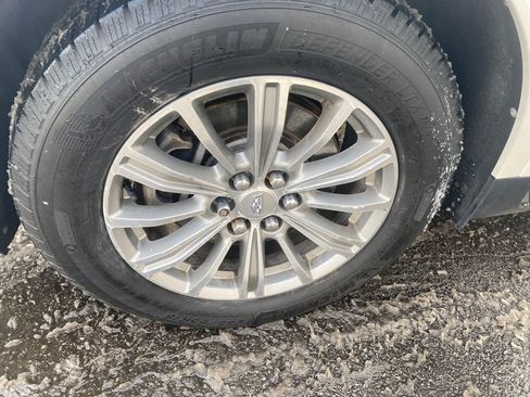 Used 2017 Cadillac XT5 Luxury image 35