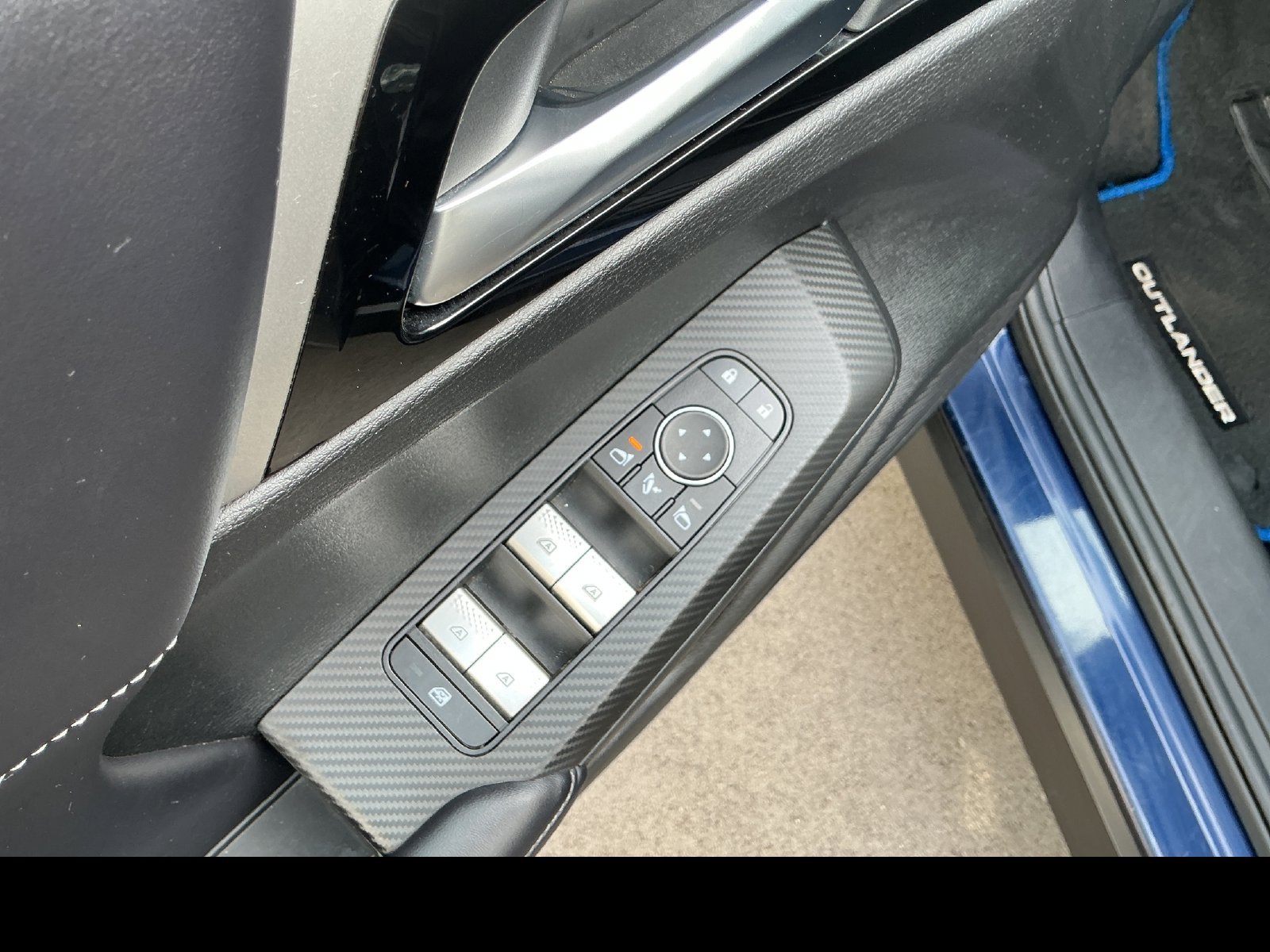 Used 2024 Mitsubishi Outlander 4WD Plug-In Hybrid image 11