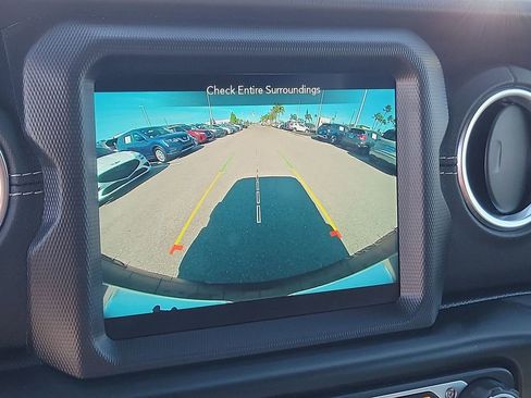 Used 2020 Jeep Wrangler Unlimited Sahara image 22