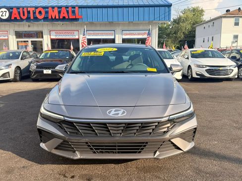 Used 2024 Hyundai Elantra SEL FWD image 3