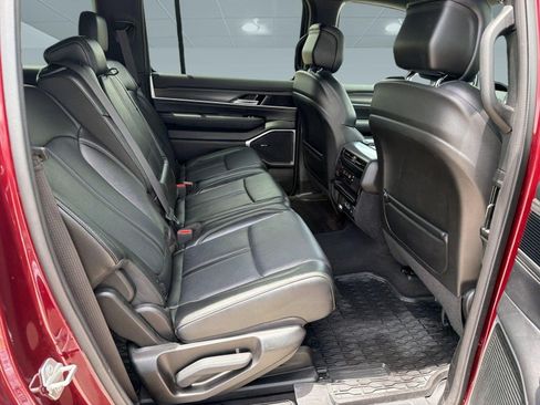 Used 2024 Jeep Wagoneer L Series II w/ Flexible Seating Group RWD image 30
