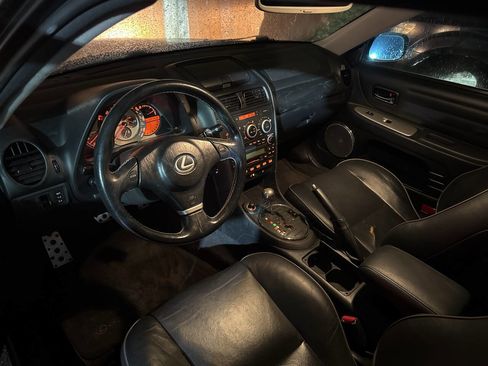 Used 2004 Lexus IS 300 image 3