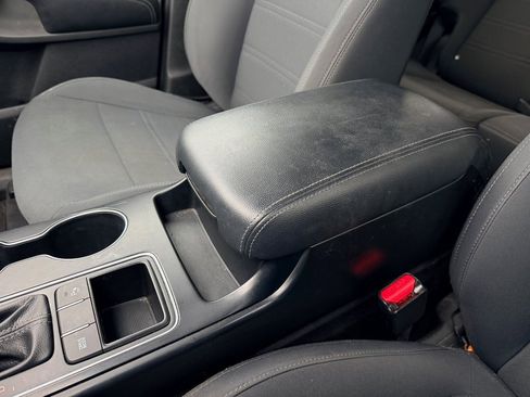 Used 2019 Kia Sorento LX w/ LX Convenience Package image 18