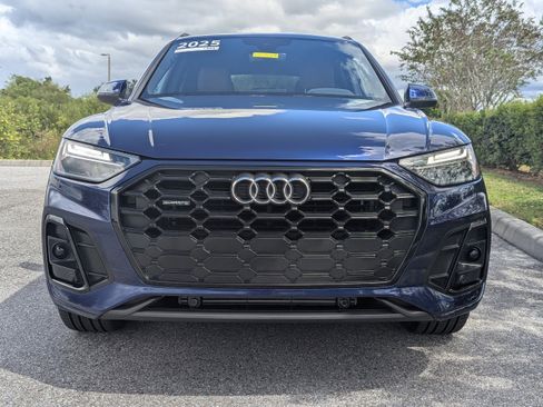 Certified 2025 Audi Q5 2.0T Premium w/ Convenience Plus Package image 2