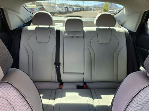 Used 2022 Hyundai Elantra Limited image 22