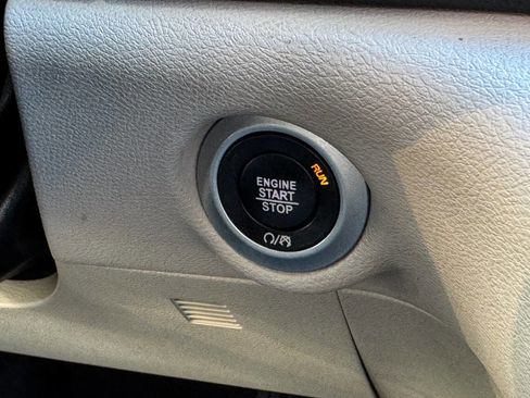 Used 2020 Chrysler Pacifica Touring-L image 24